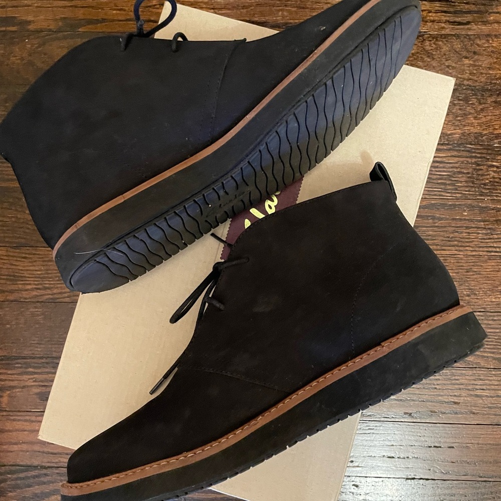Clarks Glick Willa Suede Ankle-High Chukka Boots